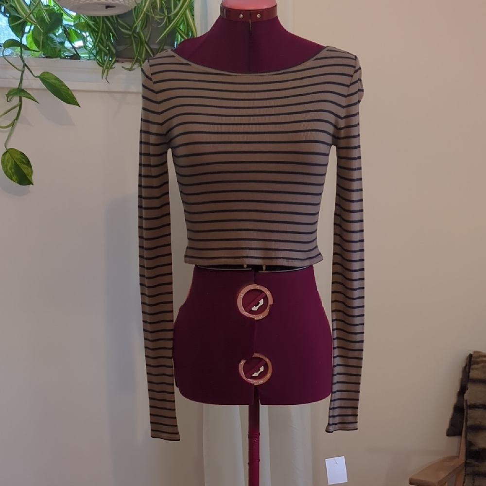 BCBGMaxAzria / Camel and Black Striped Cropped Long-Sleeve Top / Medium